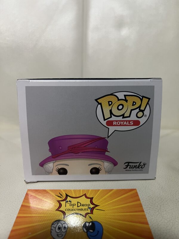 Queen Elizabeth II (with corgi) pop! - Image 6