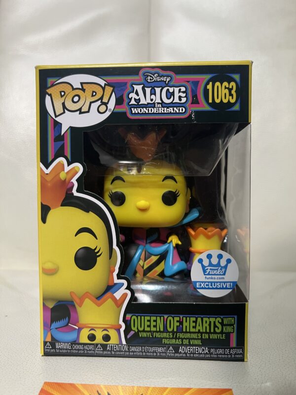 Queen of hearts with king (blacklight) pop!