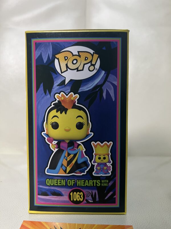 Queen of hearts with king (blacklight) pop! - Image 4